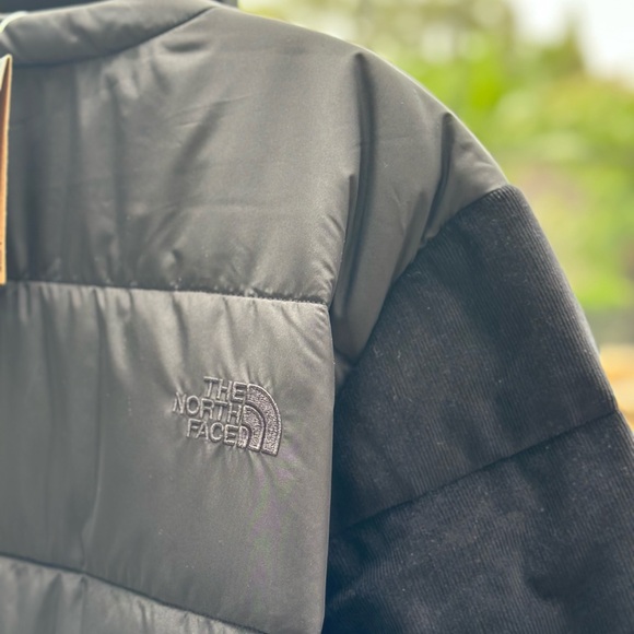 NORTH FACE WOMENS COLLARLESS SYNTHETIC JACKET (XXL) - Picture 8 of 8